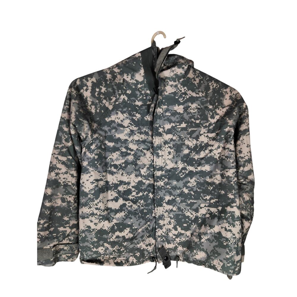 U.S. Army Digital Camo hooded jacket men's medium